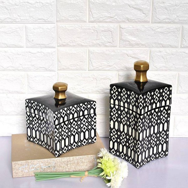 Black And White Geometric Pattern Decorative Pot Simple Fashion Nordic Style Ceramic Curved Surface Home Soft Decorative Vase