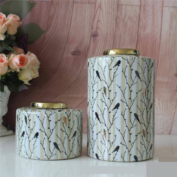 Mediterranean Style European Ornamental Ceramic jar round Pot With Golden Lid Flower And Bird Pattern Decoration porcelain jar