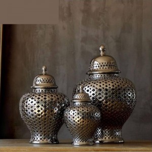 Gold/Silver Simple Modern Hollows Jar Hollows temple Jar Home Furnishing Creative Ceramic pot Ornaments white porcelain jar