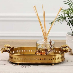  InsFashion super luxury handmade brass tray with flower handles and feet for five-star hotels and restaurants decor