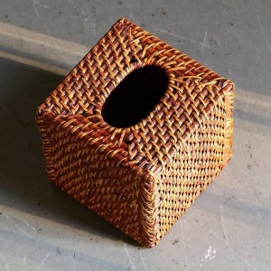 Caja de pañuelos hechos a mano de ratán de diseño americano Bandejas cuadradas tejidas Servilleta de escritorio sin fondo Marrón 15x15Cm