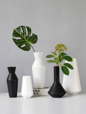 Diseño moderno Florero de cerámica en blanco y negro Accesorios para el hogar Decoración de escritorio Flor Decoración suave