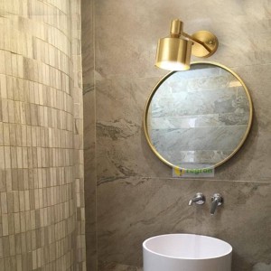 Linterna de pared de lectura nórdica de latón Pasillo moderno de seda dorada Dormitorio Lámpara de noche Lámparas de espejo de maquillaje Luces de pared para el hogar