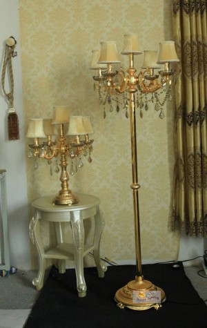 Gold antike Stehlampe Schlafzimmer Gold Vintage Kristall Stehleuchte mit Lampenschirm zeitgenössische Stehleuchten Weddinhg Kerzenhalter