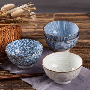 Satz von 4 japanischen traditionellen keramischen Abendessen-Schüsseln 4.5inch 300ml Porzellan-Reis-Schüsseln mit Geschenkbox-Essgeschirr stellte bestes Geschenk ein