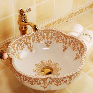 花の形の浴室の陶磁器の流しの洗面器のカウンタートップの洗面器の浴室の流しの白い金パターン容器の流し