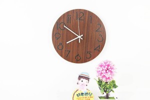 現代のミニマリストのファッションラウンド木材穀物の壁時計リビングルームの寝室研究ミュート壁時計木材壁時計壁の装飾