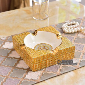 磁器灰皿アイボリー磁器2サイズ家庭用暖かい贈り物のための金の正方形の形をした灰皿でチェックデザインの概要
