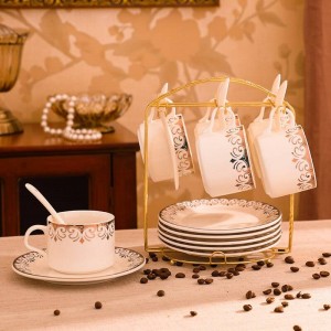 Set di piattini e tazze da caffè in ceramica europea Set di tazze da acqua creative Set di 4 pezzi in oro semplice di 6 set di piatti da tazza da caffè